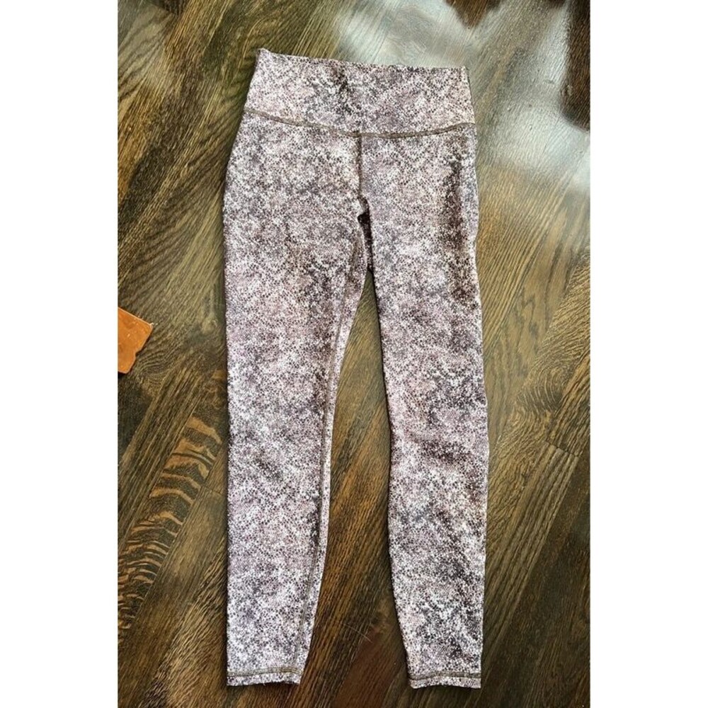 Patterned fabletics leggings in size small